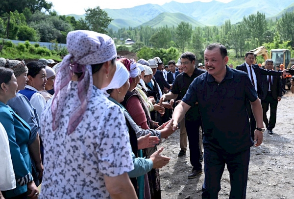  Торага заложил капсулу в фундамент новой школы в Алайском районе 