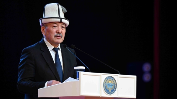 Председатель Кабмина Касымалиев поздравил банковских работников с профессиональным праздником